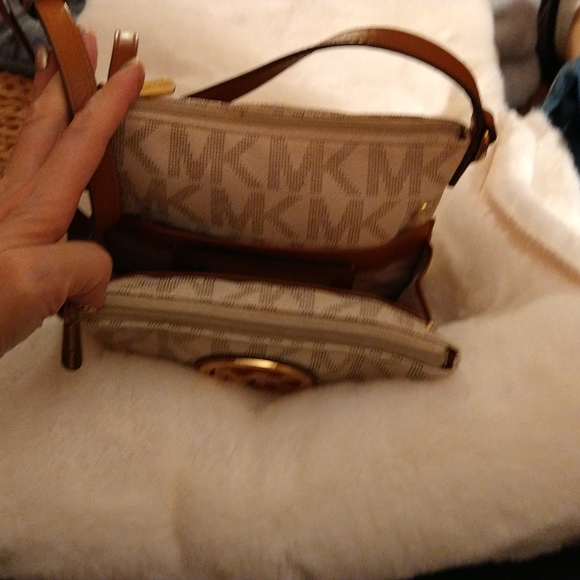 Purse - Picture 2 of 3